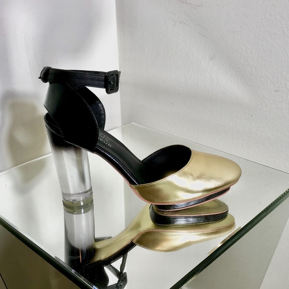 VEGAN GOLD AND BLACK  ANKLE STRAP SANDAL SZ 8
